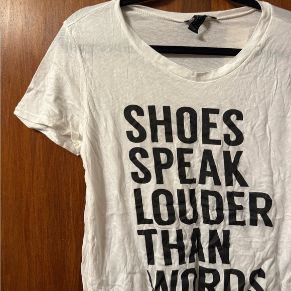 Forever 21 Tops - Forever 21 Women’s Graphic Tee - Size Large